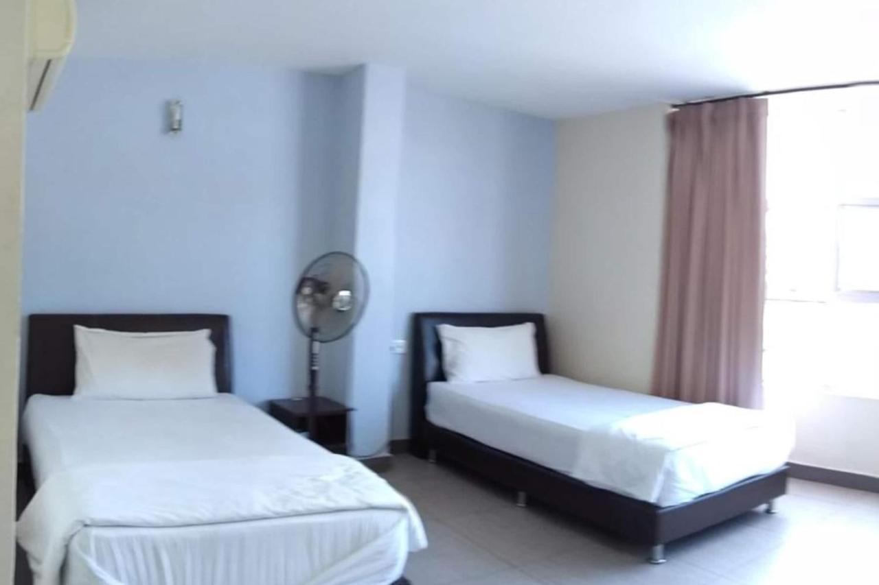 OYO 90021 Star View Hotel Kampong Batu Tiga Exterior foto