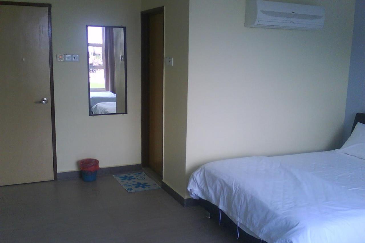 OYO 90021 Star View Hotel Kampong Batu Tiga Exterior foto