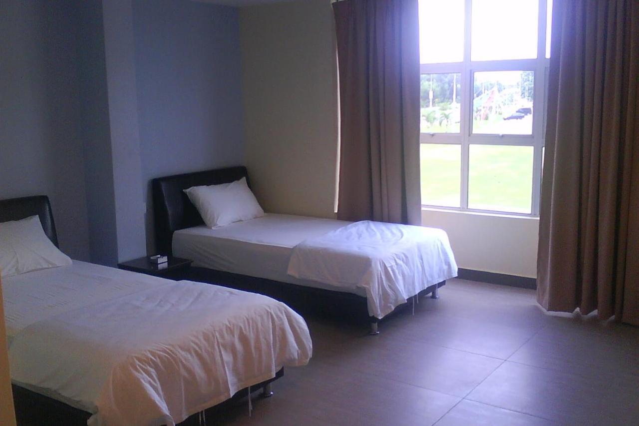 OYO 90021 Star View Hotel Kampong Batu Tiga Habitación foto